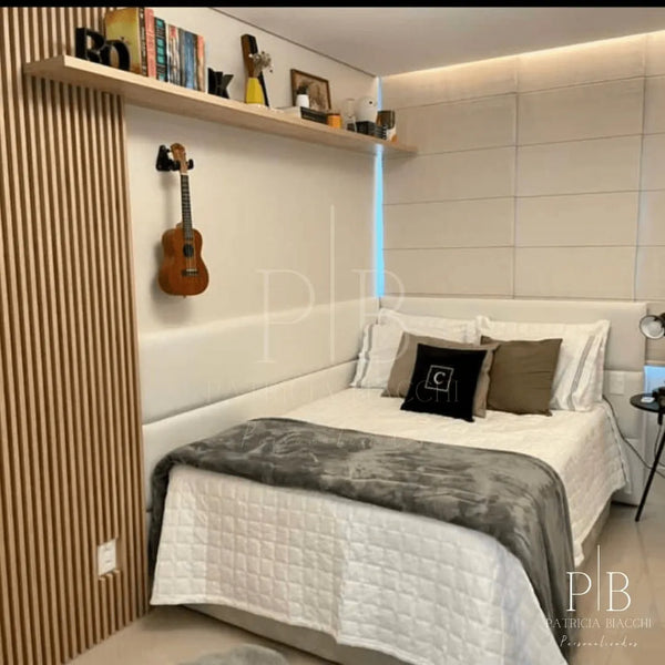 Fotografia de cliente com almofada personalizada Patricia Biacchi