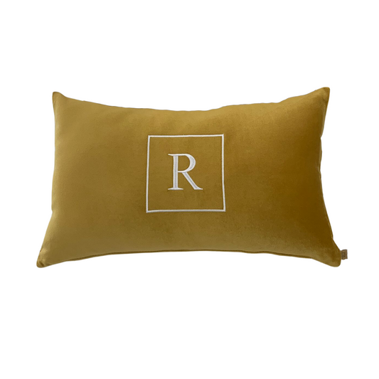 Almofada Individual com Inicial Square Veludo Amarelo-Ouro Bordado Branco