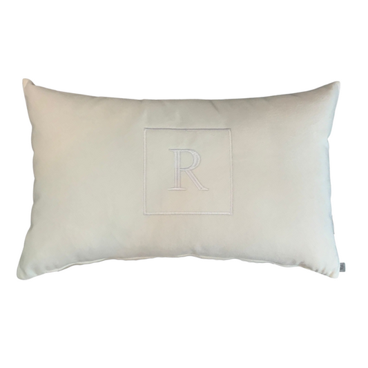 Almofada Individual com Inicial Square Veludo Branco Bordado Branco