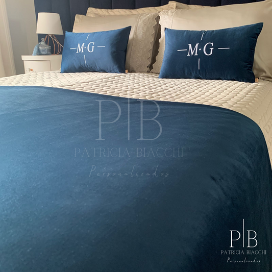 Par de Almofadas com Iniciais Design Veludo Azul-Marinho Bordado Branco