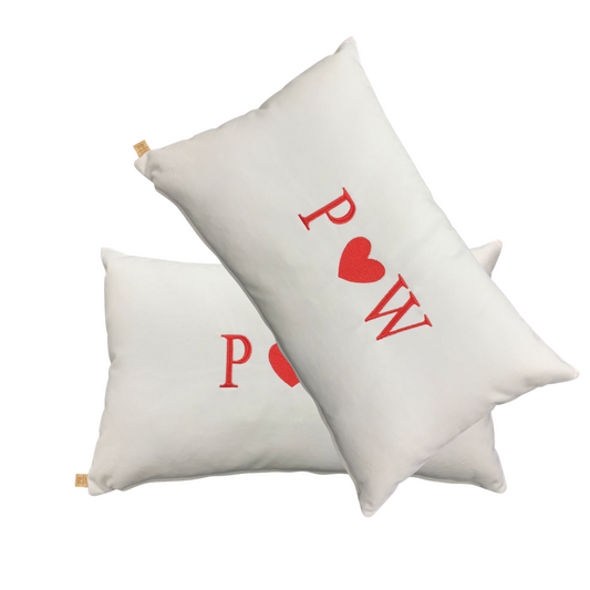 Par de Almofadas com Iniciais Heart Veludo Branco Bordado Vermelho