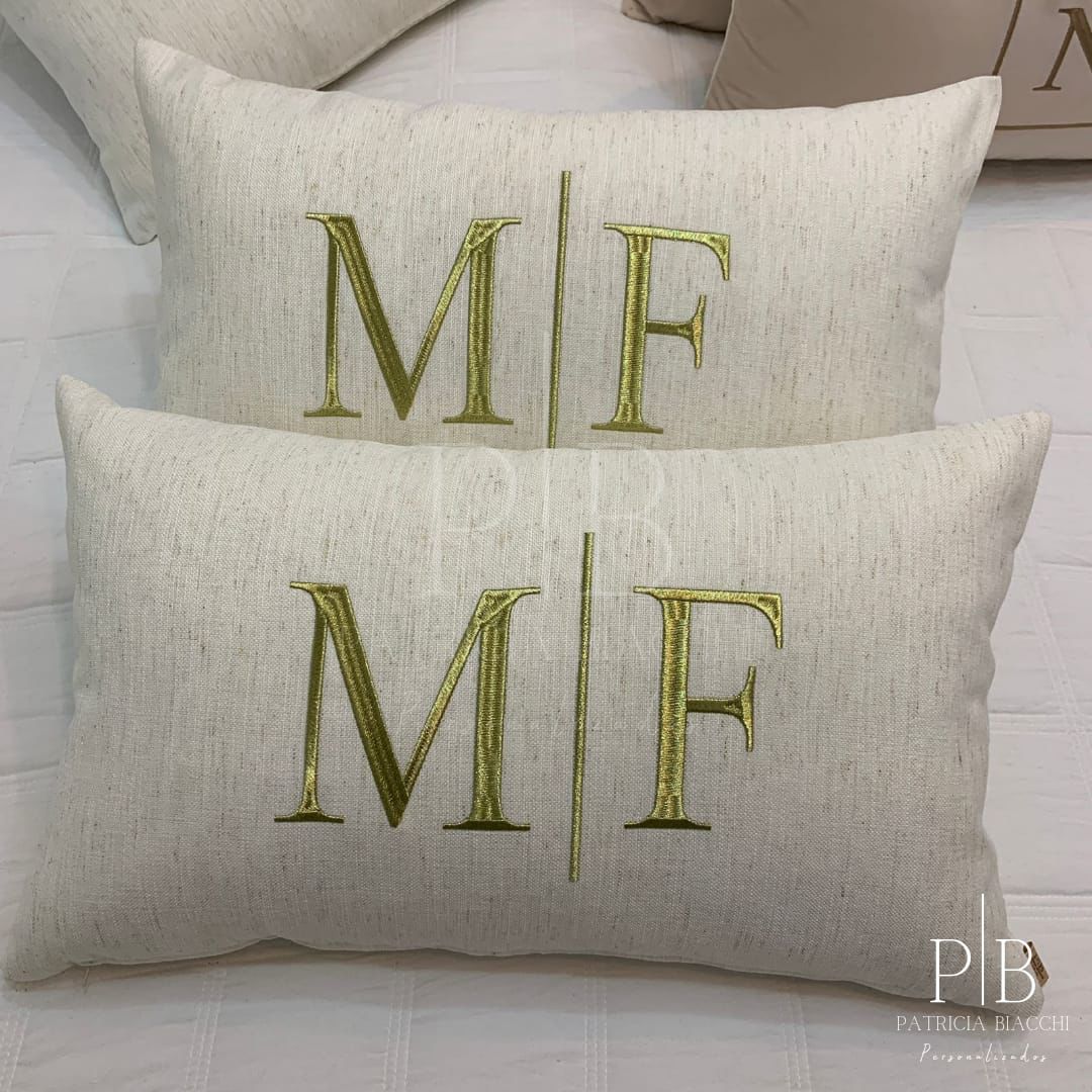 Almofada Individual com Iniciais Married Linho Cru Bordado Dourado