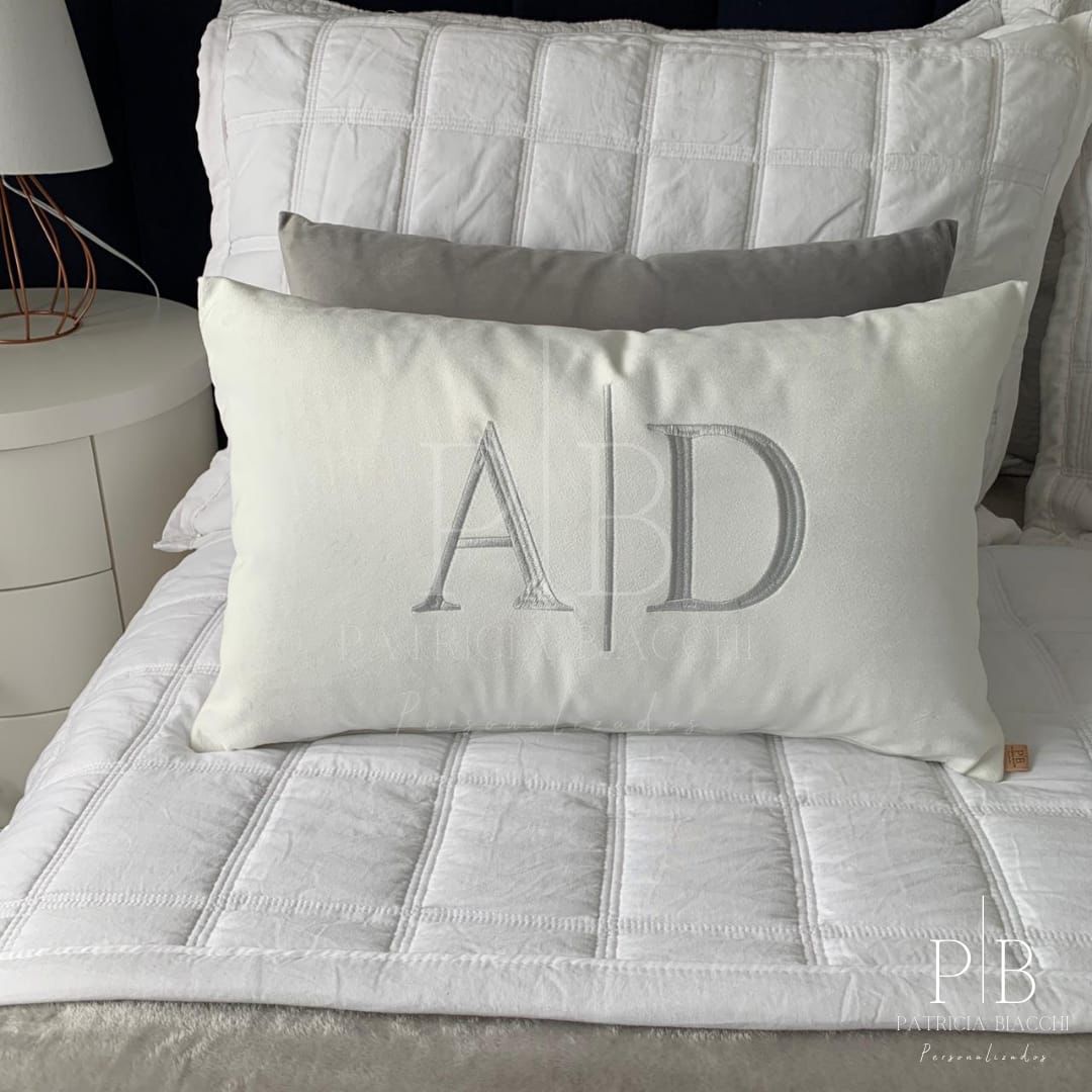 Almofada Individual com Inicial Married Veludo Branco Bordado Cinzento-Claro