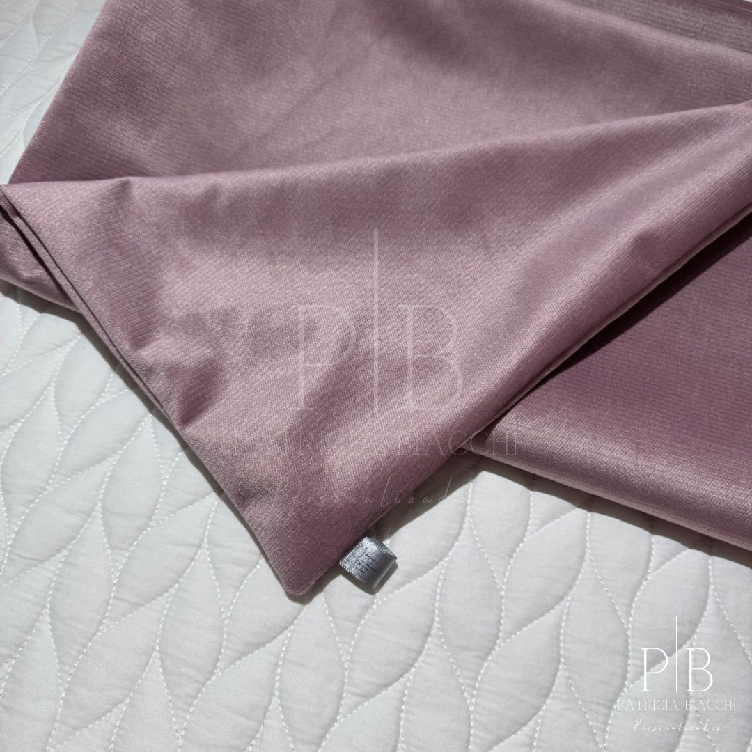 Almofada Individual com Inicial Married Veludo Rosa Bordado Branco